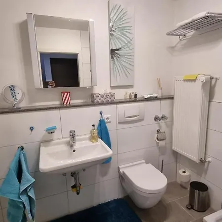 Gasthof Ferienzimmer Bei Thomas - Gemuetliches Schlaf- Und Wohnzimmer Mit Modernem Bad Ulm
